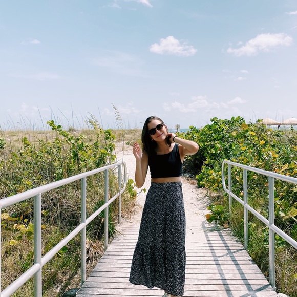 Meet your Posher, Daniella - Picture 1 of 1